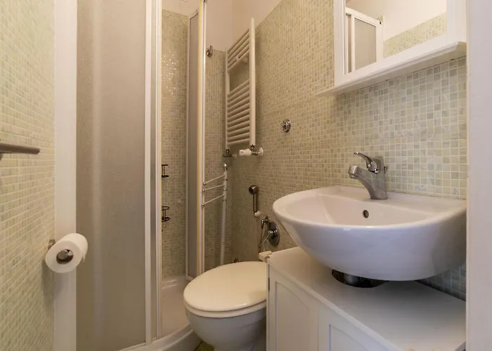 Guesthost - Comfy Near Vatican City!